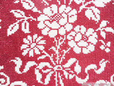 Декоративная салфетка "Букет роз" с вышивкой крестом и кружевом ручной работы на заказ