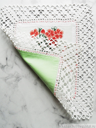 Декоративная салфетка "Красные цветы Гвоздичка" с ручной вышивкой ручной работы на заказ