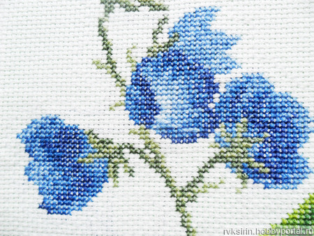 Декоративная салфетка "Синие цветы Колокольчики" с ручной вышивкой ручной работы на заказ