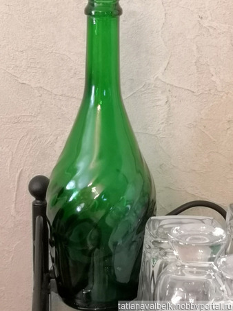 Бутылка из стекла зеленого оттенка ручной работы на заказ