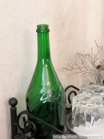 Бутылка из стекла зеленого оттенка ручной работы на заказ