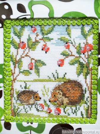 Картина "Ежики в лесу" ручная вышивка крестом ручной работы на заказ