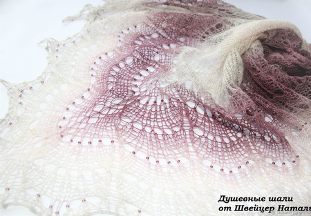 Шаль паутинка с бисером вязаная из шерсти "Холодная нежность" ручной работы на заказ