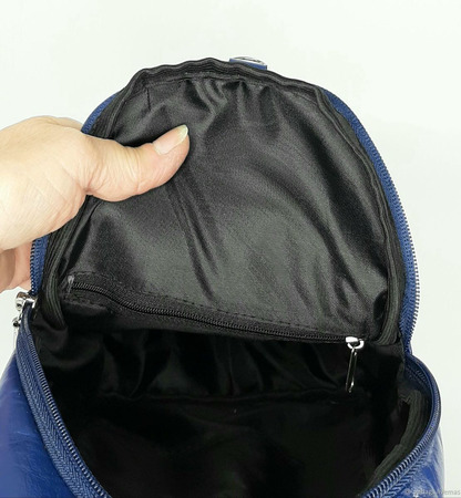 Кожаный  однолямочный рюкзак слим ручной работы на заказ