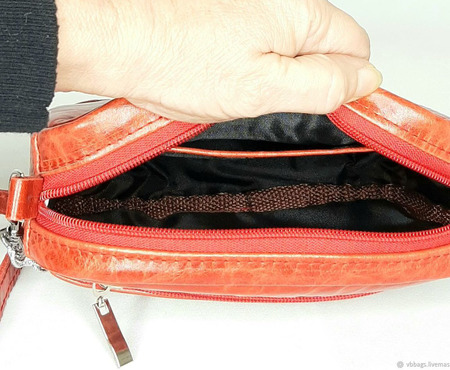Кожаная сумочка с ремешком на цепочке ручной работы на заказ