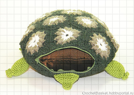 Вязаная подушка-игрушка «Черепаха» ручной работы на заказ