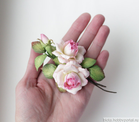 Брошь с цветами из фоамирана "Античные розы" ручной работы на заказ