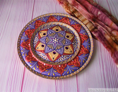 Декоративная тарелка "Сказки Ярилы" деревянная, точечная роспись ручной работы на заказ