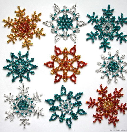 Снежинки из бисера цвета капри ручной работы на заказ