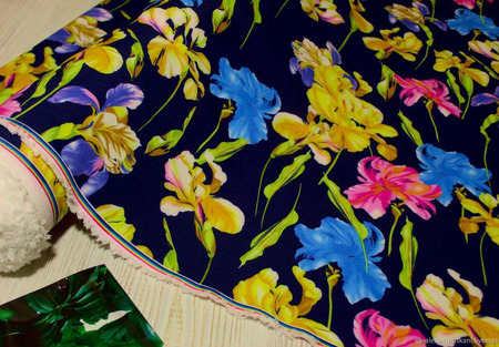 Плательная ткань супер-софт "Цветок ирис" ручной работы на заказ