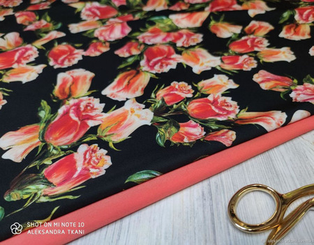 Костюмно-плательная ткань "Розы-бутоны оранжевые на чёрном" ручной работы на заказ
