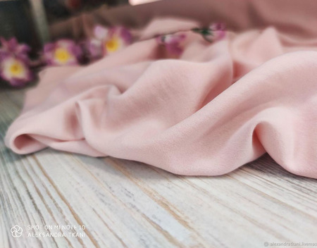 Плательная ткань креп-стрейч "Цея" розовый кварц ручной работы на заказ