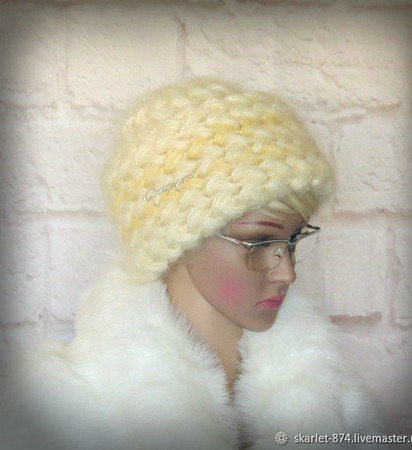 Вязаная женская зимняя шапка с широким отворотом из мохера ручной работы на заказ