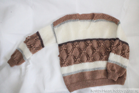 Вязаный свитер с V-образным вырезом в Краснодаре ручной работы на заказ
