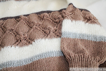 Вязаный свитер с V-образным вырезом в Краснодаре ручной работы на заказ