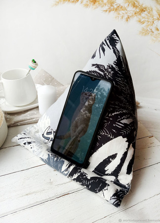 Подставка - подушка для телефона/планшета ручной работы на заказ