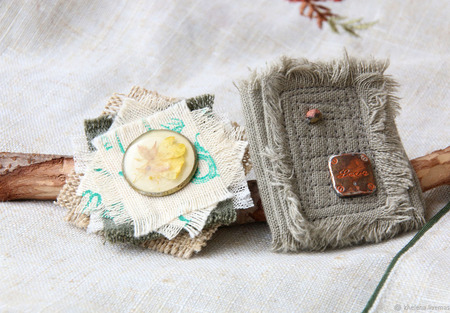 Брошь-булавка текстильная с сухоцветом «Гербарий» ручной работы на заказ