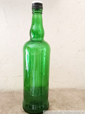 Бутылка зеленое стекло фигуристая с вензельком ручной работы на заказ