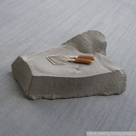 Серьги "Tiny torch" из серебра с халцедонами ручной работы на заказ