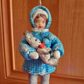 Ватная игрушка "Девочка с зайчиком"