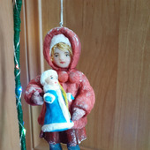 Ватная игрушка "Девочка со Снегурочкой"