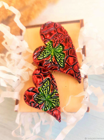 Парные броши Сердечки с бабочками ручной работы на заказ