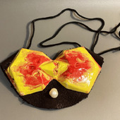 Керамическая подвеска-бабочка с натуральной жемчужиной, на подложке из мягкой кожи