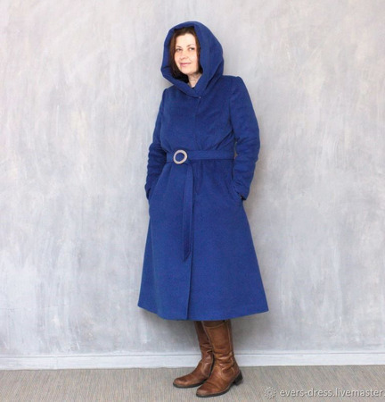 Пальто яркое, утеплённое, с поясом, с капюшоном, вискоза ручной работы на заказ