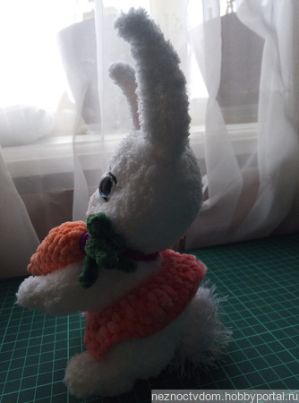 Кролик белый в юбочке и с морковкой ручной работы на заказ