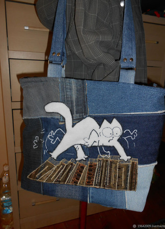 Джинсовая сумка "Кот на полке " ручной работы на заказ