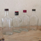 Бутылки (4 шт.) маленькие плоские с крышками