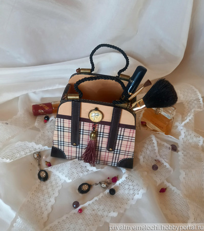 Подставка для косметики в форме сумочки ручной работы на заказ