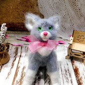 Котик Дымок пушистый, бело-серый, интерьерная, декоративная игрушка